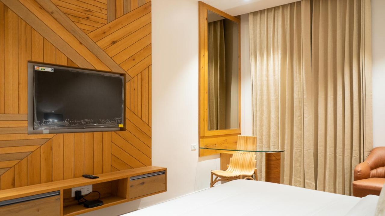 Clarks Inn Suites Kangra Exterior photo